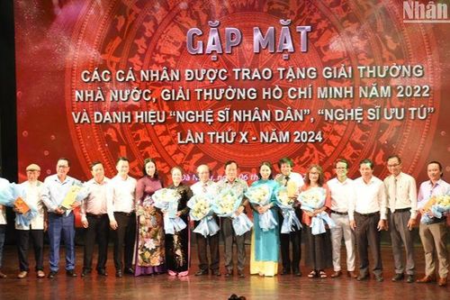 Đà Nẵng: Gặp mặt các văn nghệ sĩ đạt danh hiệu cao quý do Nhà nước trao tặng