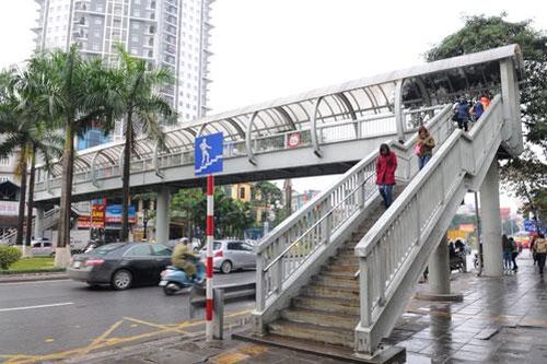 Hà Nội tiếp tục xây dựng 29 cầu vượt cho người đi bộ qua đường