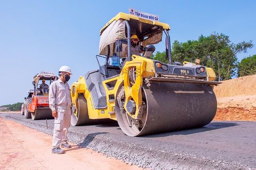 Thi công 'thần tốc' các dự án đường cao tốc bắc-nam