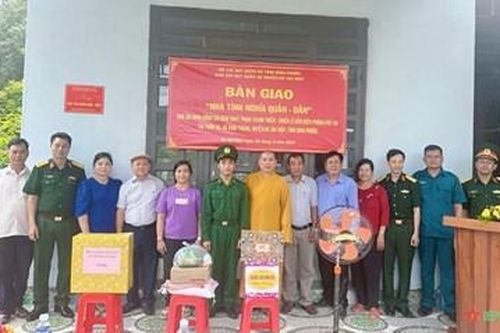 Bình Phước bàn giao nhà 'Tình nghĩa quân - dân' tặng gia đình chiến sĩ khó khăn