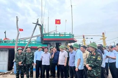 Bộ trưởng Bộ Nông nghiệp và Phát triển nông thôn kiểm tra công tác ứng phó bão số 3 tại tỉnh Nam Định