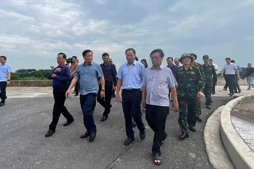 Thái Bình và Nam Định: Tàu đã về bờ, đê biển sẵn sàng chắn bão