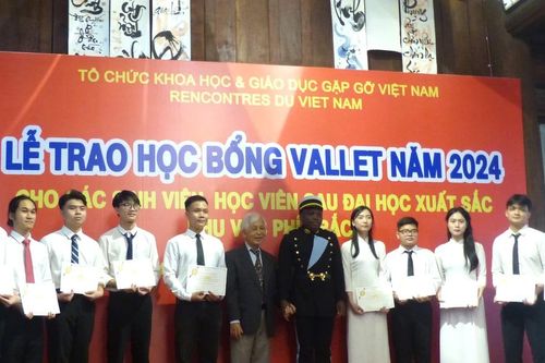 Trao 167 suất học bổng Vallet cho sinh viên và học viên sau đại học xuất sắc khu vực phía Bắc