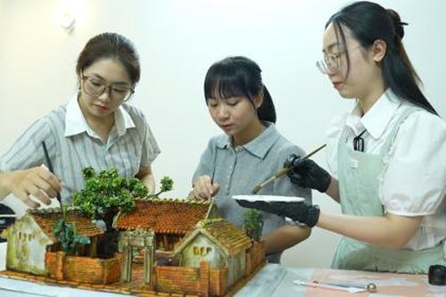 Cô gái 9x tái hiện nhà cổ Bắc Bộ qua chiếc bánh trung thu