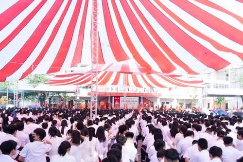 Hà Nội: Nam sinh lớp 10 tử vong tại lễ khai giảng