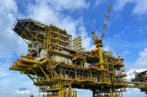 Doanh thu của Petronas giảm trong bối cảnh thị trường dầu biến động