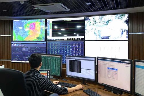 Bộ trưởng Bộ Công Thương yêu cầu thực hiện nghiêm '4 tại chỗ' chống bão số 3