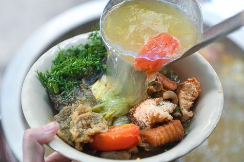 Top 5 quán bún cá ngon ở Hà Nội, chủ quán chế biến lạ, khách đông nườm nượp