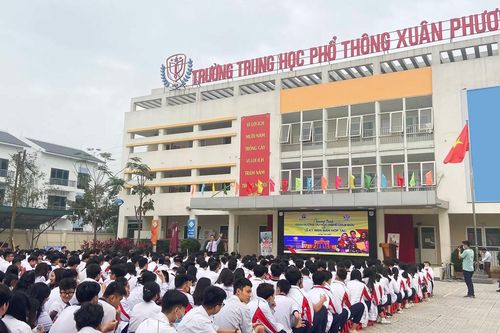 Nam sinh lớp 10 ở Hà Nội tử vong tại lễ khai giảng