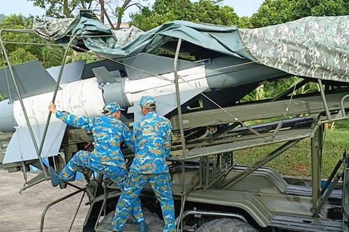 Bộ đội Phòng không gấp rút di dời radar, tên lửa tránh trú bão Yagi