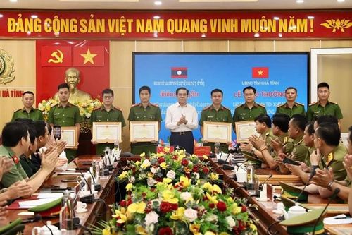 Chủ tịch UBND tỉnh Hà Tĩnh khen thưởng lực lượng phá án ở 2 nước Việt - Lào