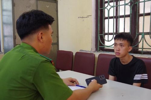 Phê chuẩn khởi tố nam thanh niên đi nhờ xe rồi cướp điện thoại