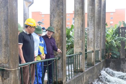 Lãnh đạo thành phố Vinh kiểm tra công tác tiêu úng trước bão số 3
