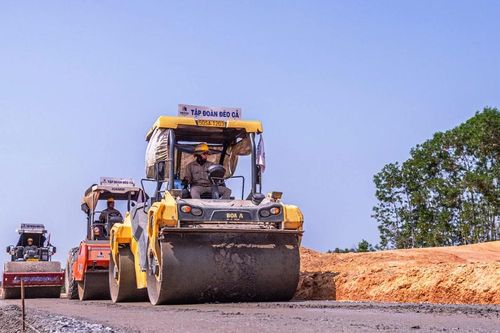 Cao tốc Quảng Ngãi-Hoài Nhơn thi công ngày, đêm để về đích cuối năm 2025