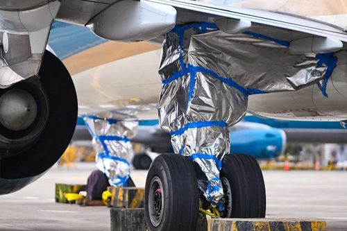 Đưa máy bay về khu vực an toàn và chằng néo để tránh siêu bão số 3