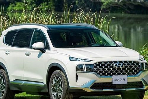 Hyundai SantaFe giảm giá lên đến 60 triệu đồng để dọn kho