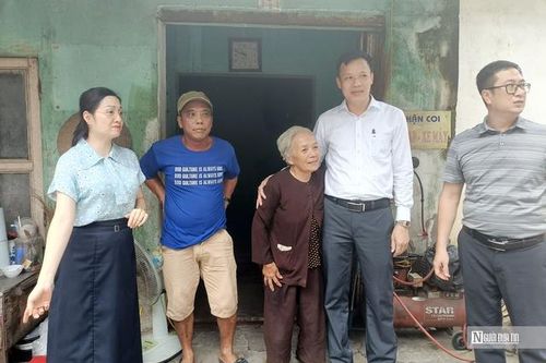 Hải Phòng: Di dời hàng nghìn hộ khỏi chung cư cũ trước khi siêu bão Yagi đổ bộ