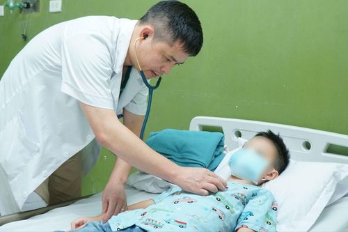 Thay van động mạch phổi qua da giúp trẻ bị tim bẩm sinh tránh phải cưa xương ức