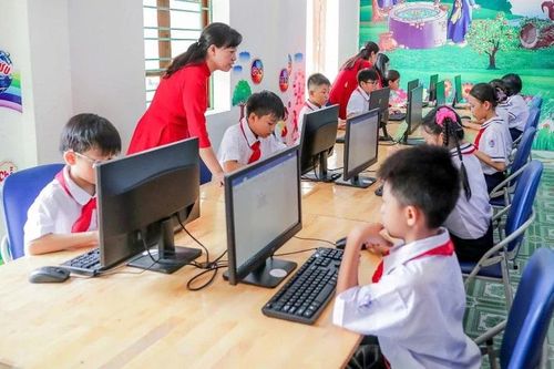 'Thêm con chữ, bớt đói nghèo': Giúp hàng triệu học sinh chinh phục tri thức