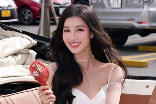 Á hậu Phương Nhi bây giờ ở đâu?