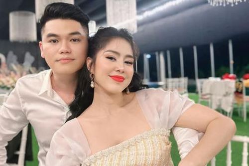 Lê Phương khoe được chồng trẻ cưng như trứng mỏng