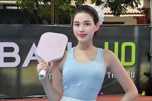 Hoa hậu Đỗ Thị Hà giảm diện váy áo 'kiệm vải' ra sân tập Pickleball