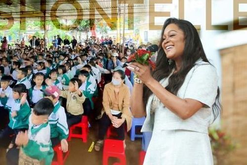 Một trường tiểu học Việt Nam 'chơi lớn' mời nữ ca sĩ nổi tiếng thế giới hát lễ khai giảng?