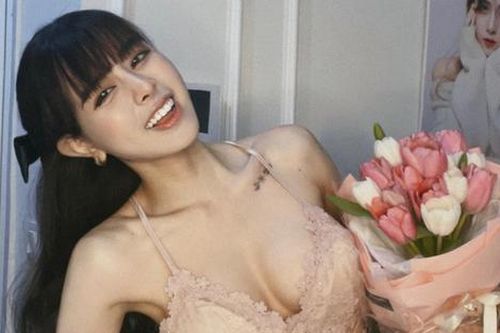 Bạn gái nóng bỏng của Vũ Văn Thanh kiếm nửa tỷ đồng chỉ trong một ngày