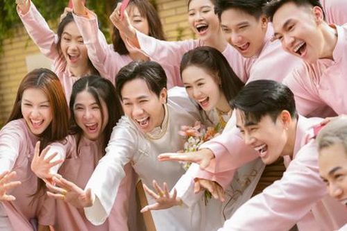 Điểm tinh tế về chiều cao của bà xã Anh Đức trong ngày trọng đại