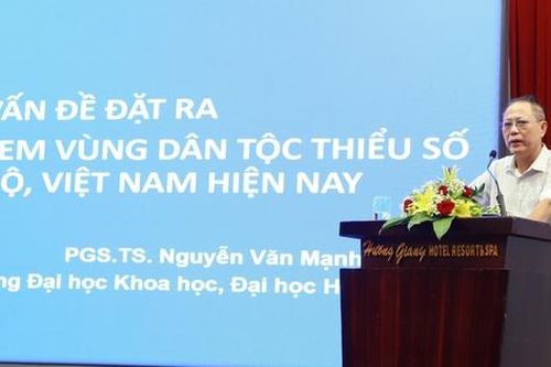 Nâng cao vai trò của già làng và 'Hội đồng già làng' để giải quyết vấn đề của phụ nữ, trẻ em gái vùng dân tộc thiểu số