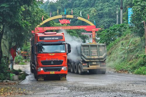 Tài xế 'gan lì' chống đối lực lượng chức năng khi bị kiểm tra