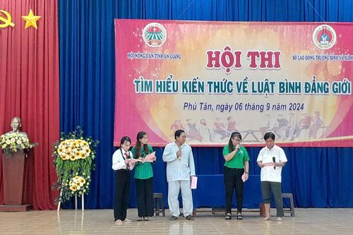 Hội viên nông dân huyện Phú Tân thi tìm hiểu kiến thức về Luật Bình đẳng giới