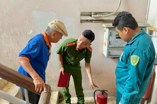 Kiểm tra phòng cháy các khu nhà tập thể lâu đời giữa trung tâm thành phố Biên Hòa