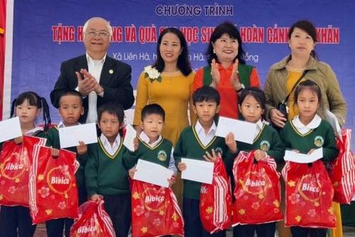 Hiệp hội Doanh nghiệp tỉnh Lâm Đồng phối hợp tặng nhà đại đoàn kết và học bổng tại Lâm Hà