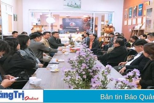Cà phê doanh nhân - 'nhịp cầu' kết nối, chia sẻ thông tin