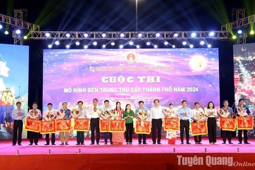 Thành phố Tuyên Quang thi mô hình đèn Trung thu