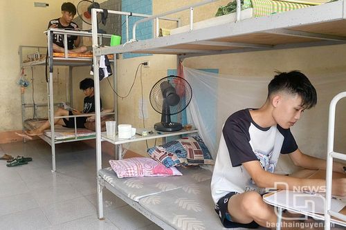 Quan tâm tiêm vắc-xin cho học sinh, sinh viên tỉnh ngoài