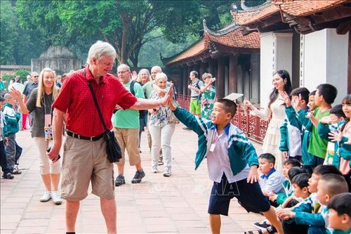 Việt Nam vượt mốc đón 10 triệu khách quốc tế, mục tiêu đón 17 - 18 triệu khách trong tầm tay