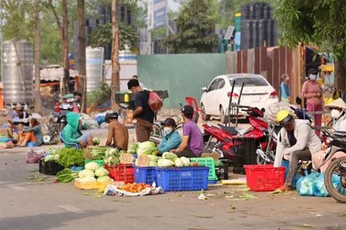 Bát nháo việc kinh doanh 'ăn theo' chợ đầu mối nông sản