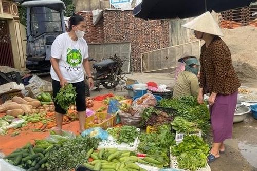 Trước bão, hàng hóa phong phú, giá cả vẫn giữ ổn định