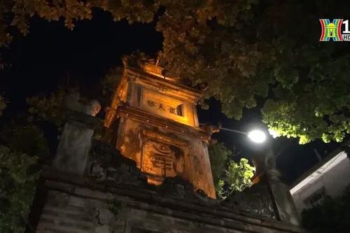 Tháp Hòa Phong lung linh về đêm