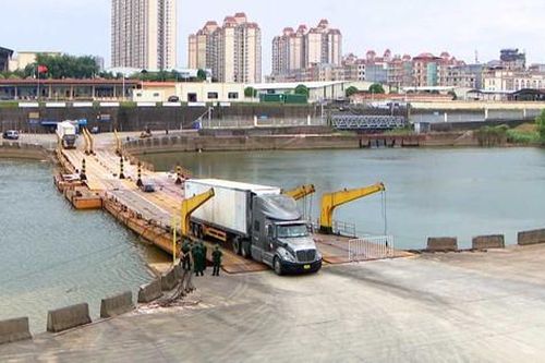 Phòng tránh bão số 3: Móng Cái tạm dừng hoạt động thông quan cửa khẩu - Cô Tô ban hành lệnh giới nghiêm