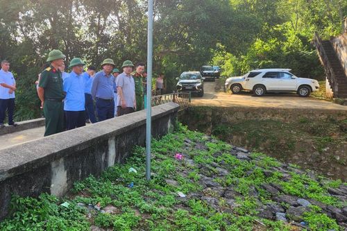 Chủ tịch UBND tỉnh Hoàng Xuân Ánh kiểm tra thực địa các vị trí có nguy cơ cao có thể bị ảnh hưởng của bão số 3 tại huyện Hòa An