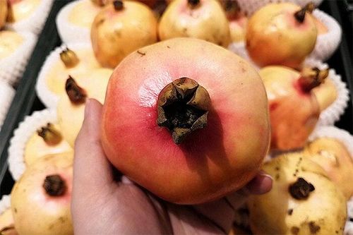 Mua lựu nên chọn quả tròn hay vuông?