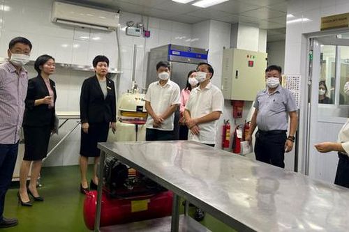 Kiểm tra chất lượng bánh trung thu tại khách sạn 5 sao Pan Pacific Hà Nội