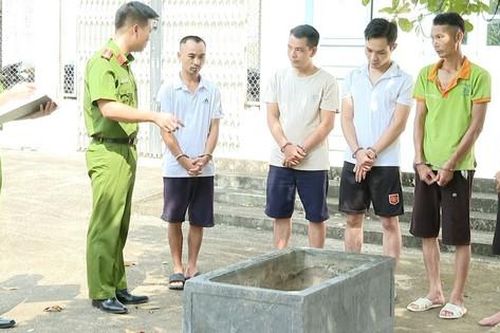 Bắt giữ 5 đối tượng thuê ô tô tự lái từ Thanh Hóa ra Ninh Bình để trộm một bể đá