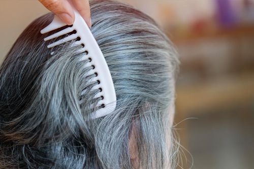 Tóc bạc sớm do thiếu chất gì?