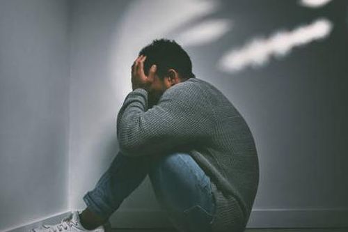 Ám ảnh sợ hãi: Nguyên nhân, biểu hiện, cách điều trị và phòng bệnh
