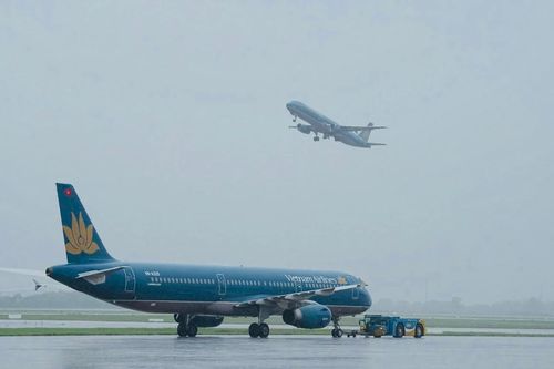 Đóng cửa sân bay Nội Bài thêm 3 tiếng vì bão Yagi