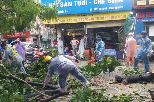 Hà Nội di dời hơn 200 người dân khu vực nguy hiểm tránh bão